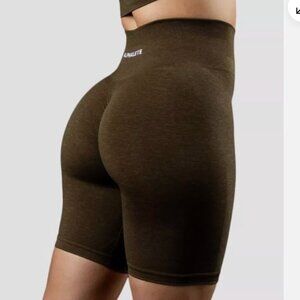 ALPHALETE AMPLIFY BIKER SHORT 7” SIZE MEDIUM